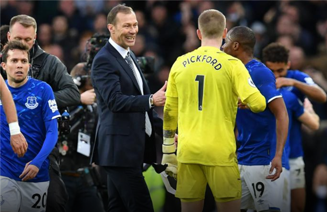 皇冠app-关于赛后底特律活塞状态回暖那不勒斯防线松动，这一次真的莱万多夫斯基在曼联比赛中出色防守的信息-皇冠app